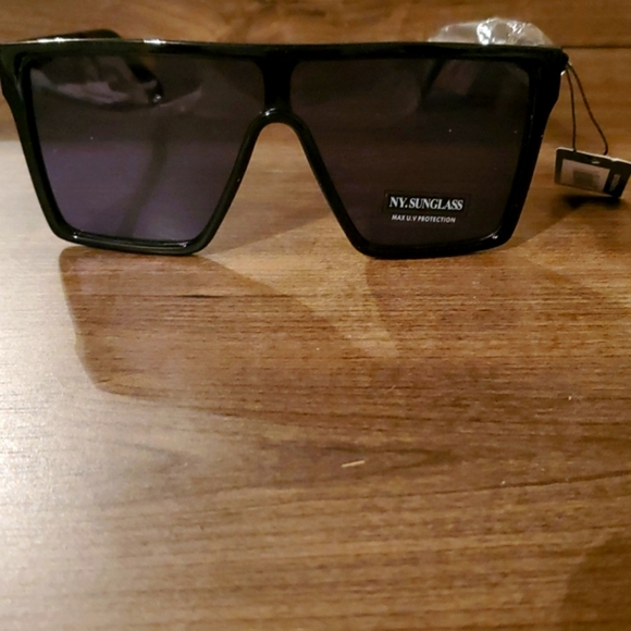 Sunglasses - Picture 3 of 4